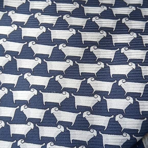 Blue and white ram tie 100% silk - Picture 2 of 5